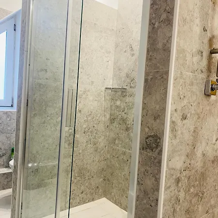 басейн з підігрівом! Batkivska Svitlitsa New без господарів Apartament