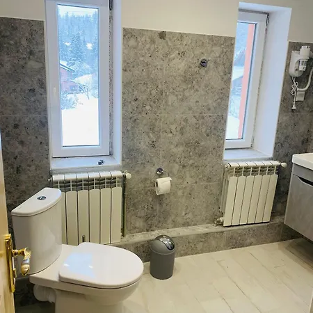 басейн з підігрівом! Batkivska Svitlitsa New без господарів Διαμέρισμα Slavske
