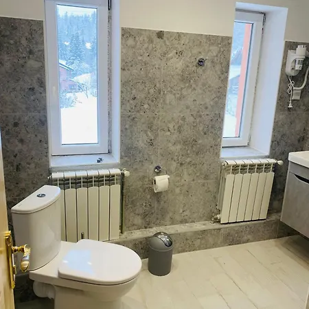 басейн з підігрівом! Batkivska Svitlitsa New без господарів Апартаменты Славское